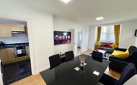3 Bedrooms Spacious House, Separate Reception, 2 Full Bathrooms, Parking, Garden