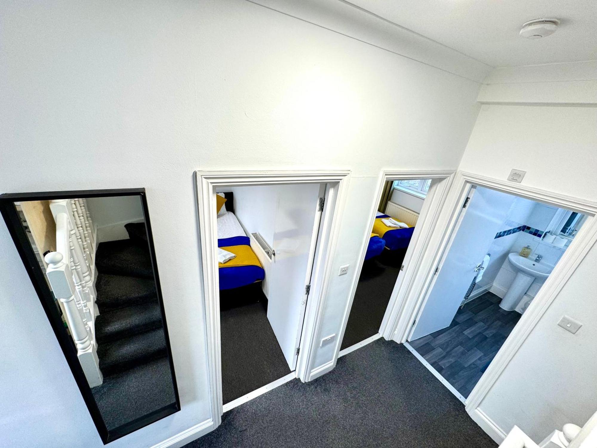 3 Bedrooms Spacious House, Separate Reception, 2 Full Bathrooms, Parking, Garden London Exterior photo