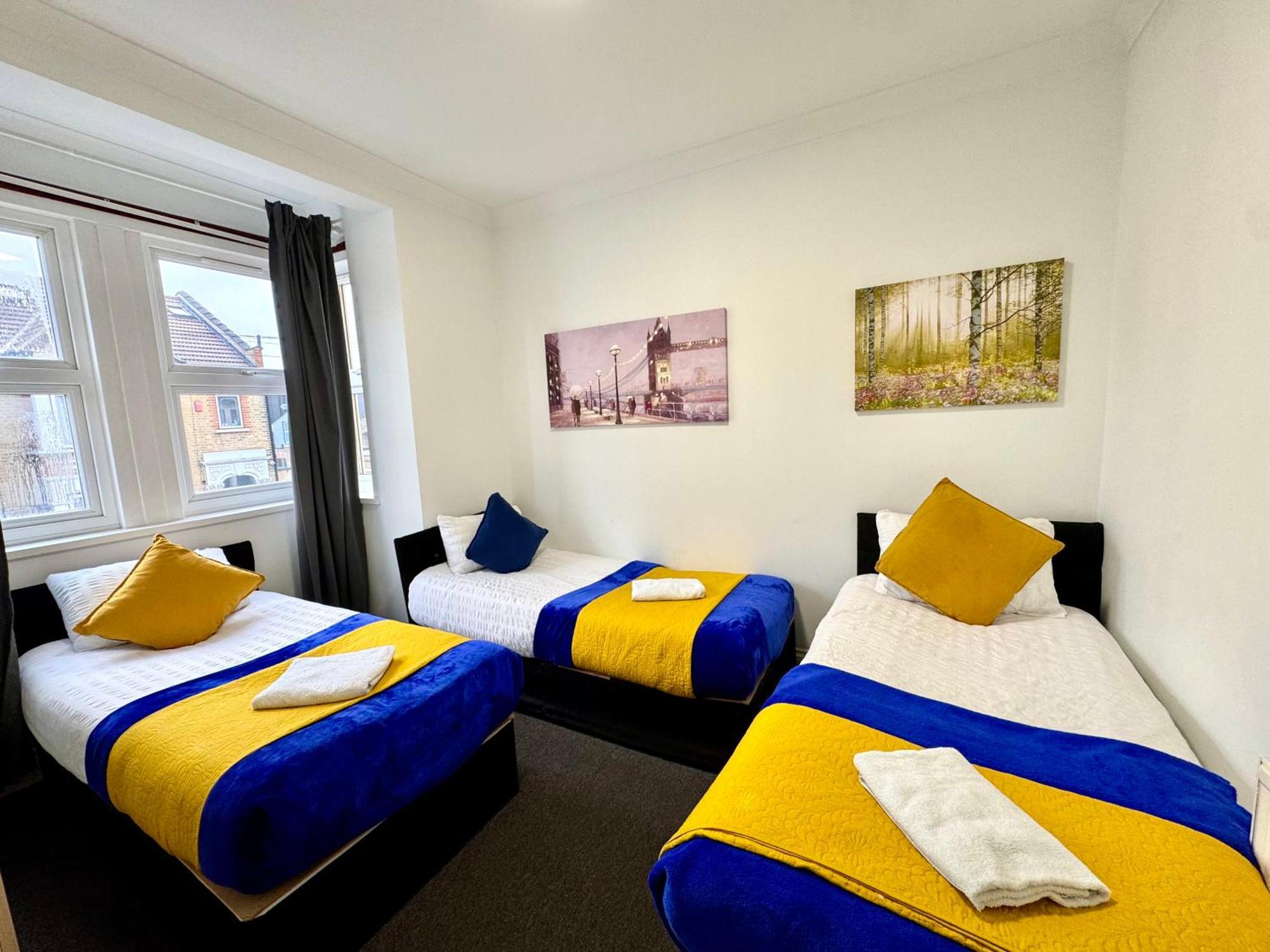 3 Bedrooms Spacious House, Separate Reception, 2 Full Bathrooms, Parking, Garden London Exterior photo