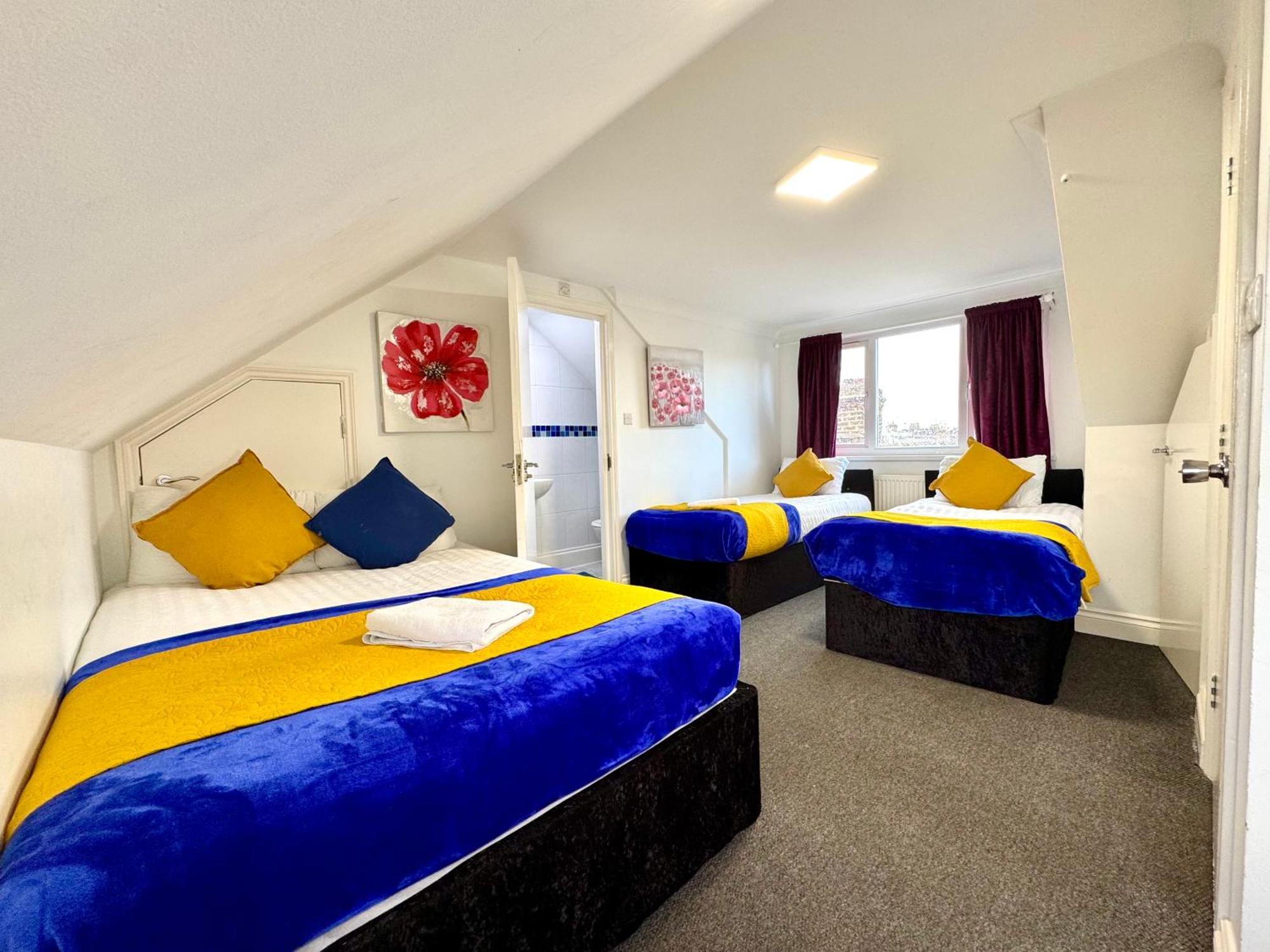 3 Bedrooms Spacious House, Separate Reception, 2 Full Bathrooms, Parking, Garden London Exterior photo